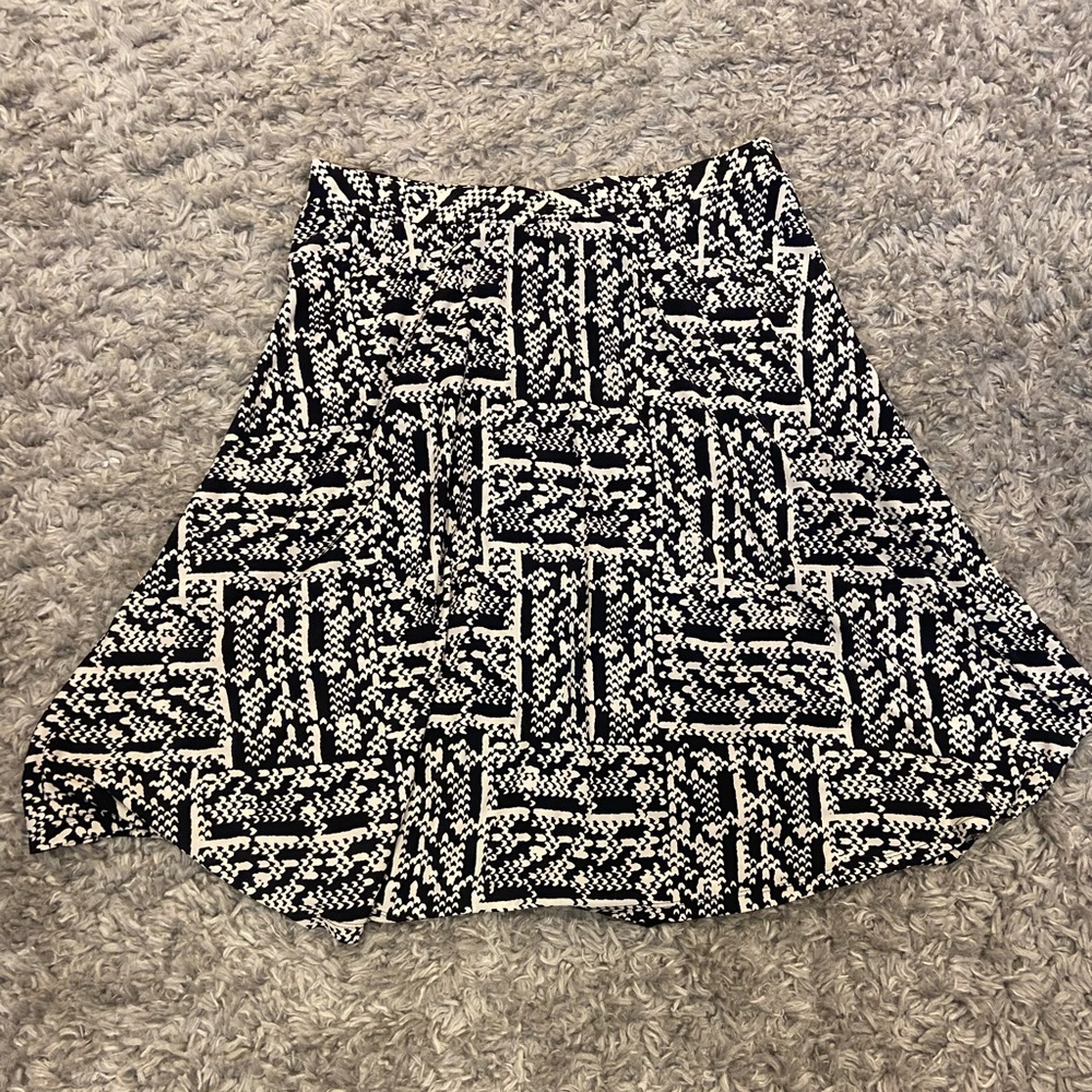 Dress Barn Swing Style Skirt Black and White print